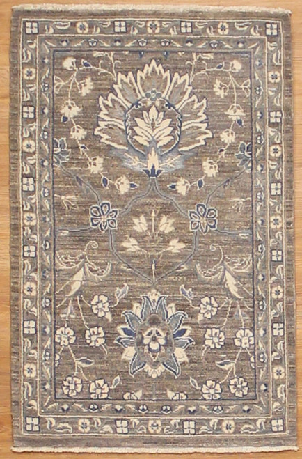  Transitional design Rug 2' x 3'2 