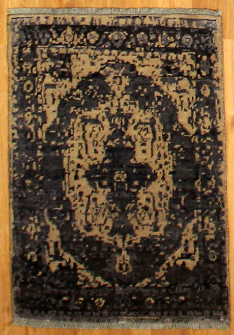 Transitional Medallion small rug  2'1 x 3' 