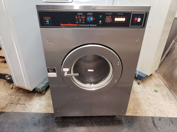 SPEED QUEEN COIN OPERATED COMMERCIAL FRONT LOAD WASHING MACHINE , MODEL : SC60MN2OU60001, SERIAL NO: 0502978954 