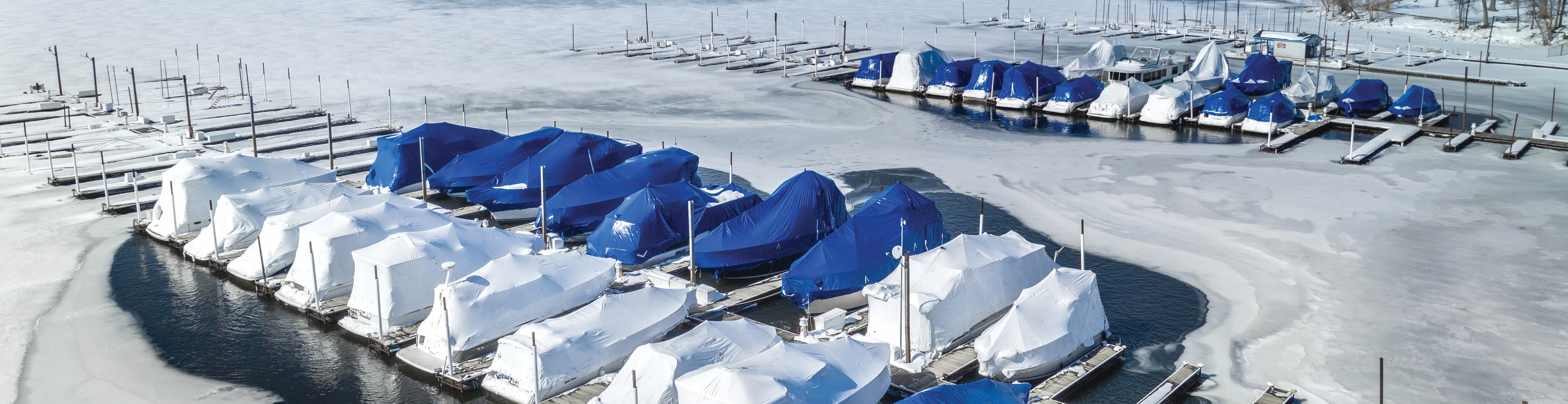 Kasco de-icers in boat marina in Canada