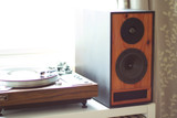 Bookshelf Speakers in Ebony & Redwood