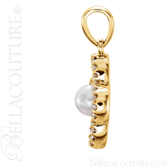 (NEW) BELLA COUTURE FINE GORGEOUS DELICATE & DAINTY FRESHWATER CULTURED PEARL DIAMOND 14K YELLOW GOLD DANGLE DROP QUATREFOIL PENDANT (1/6 CT. TW.)