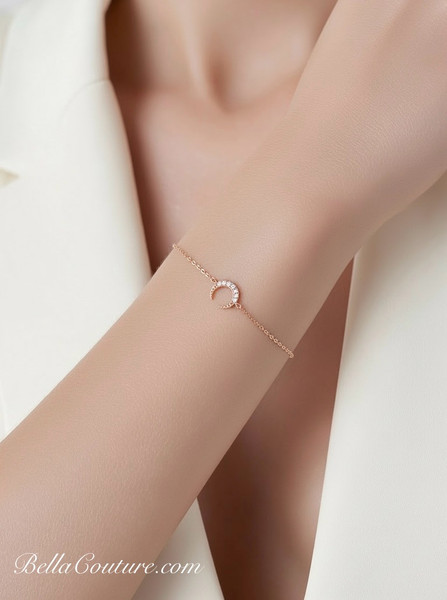 (NEW) BELLA COUTURE® ELEGANTE 14K Yellow Gold 7 Diamond Crescent Moon Link Chain Bracelet (6.5, 7, 7.5" inch)