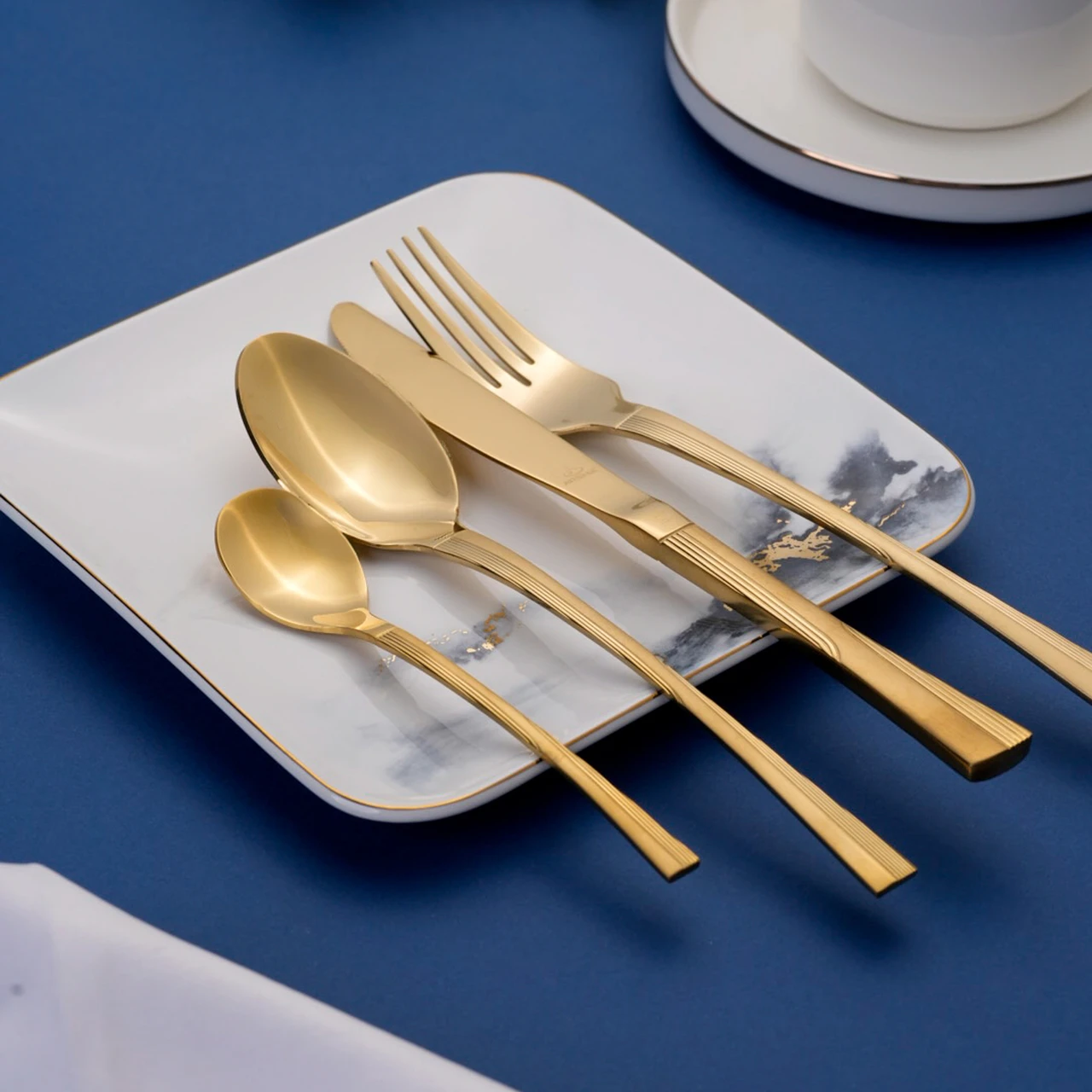 Arshia 128-piece Gold Cutlery Set (Wooden Case)