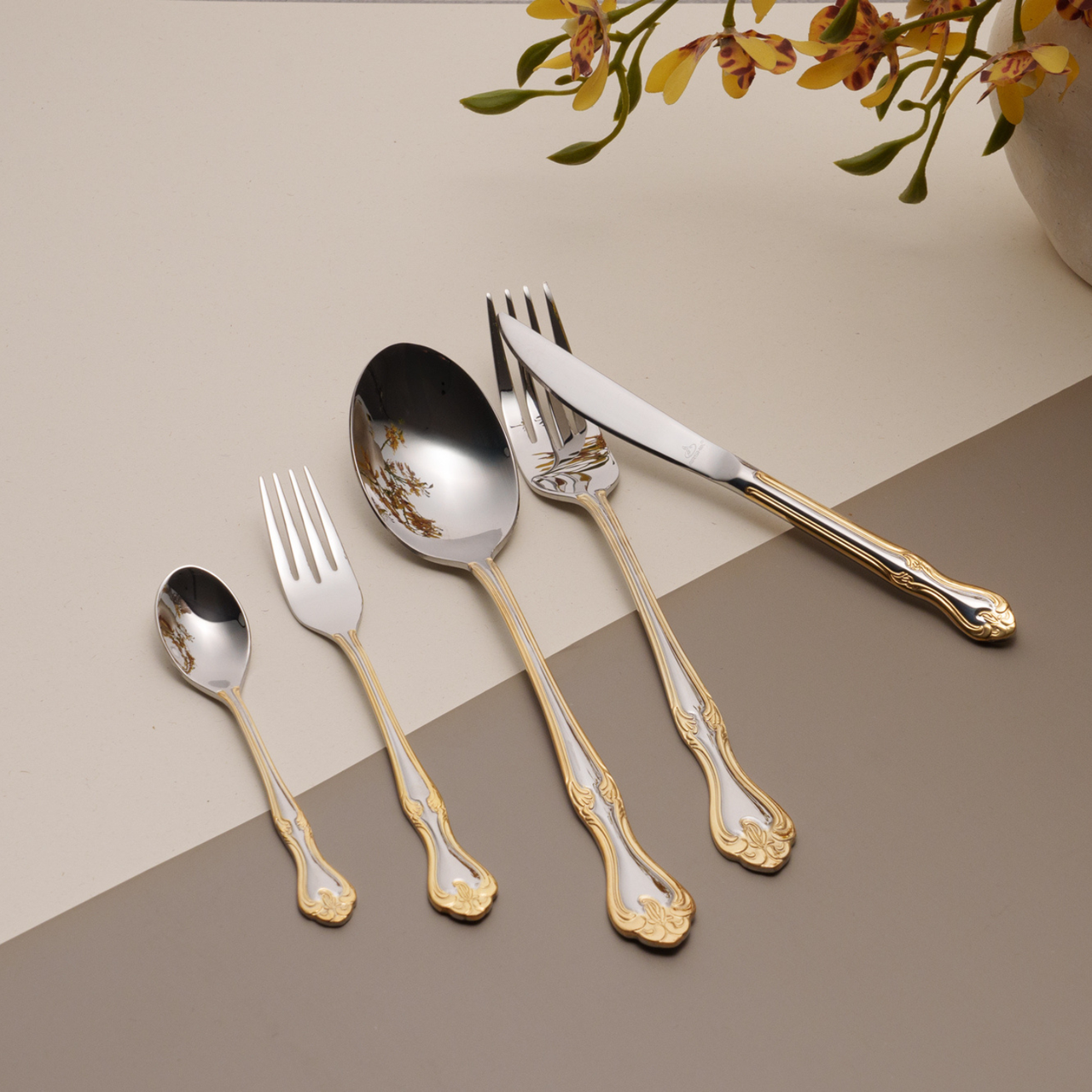 Arshia 26-piece  Gold Silver Cutlery Set with Stand