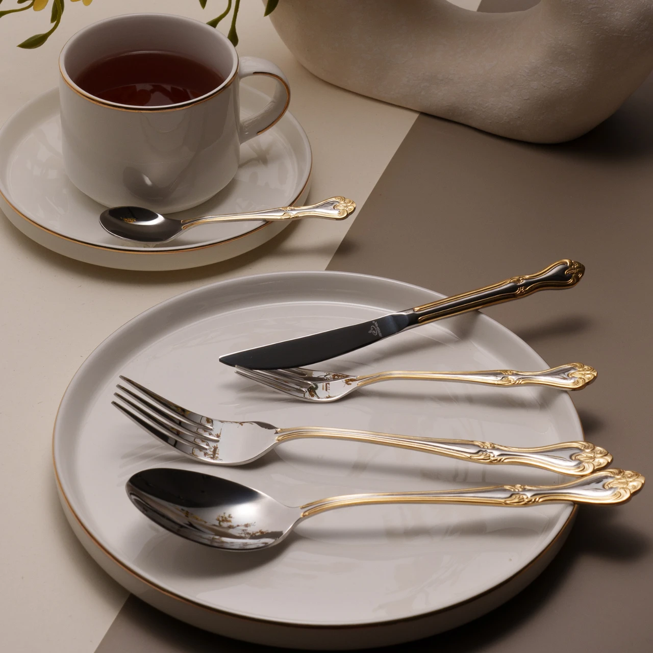 Arshia 26-piece  Gold Silver Cutlery Set with Stand