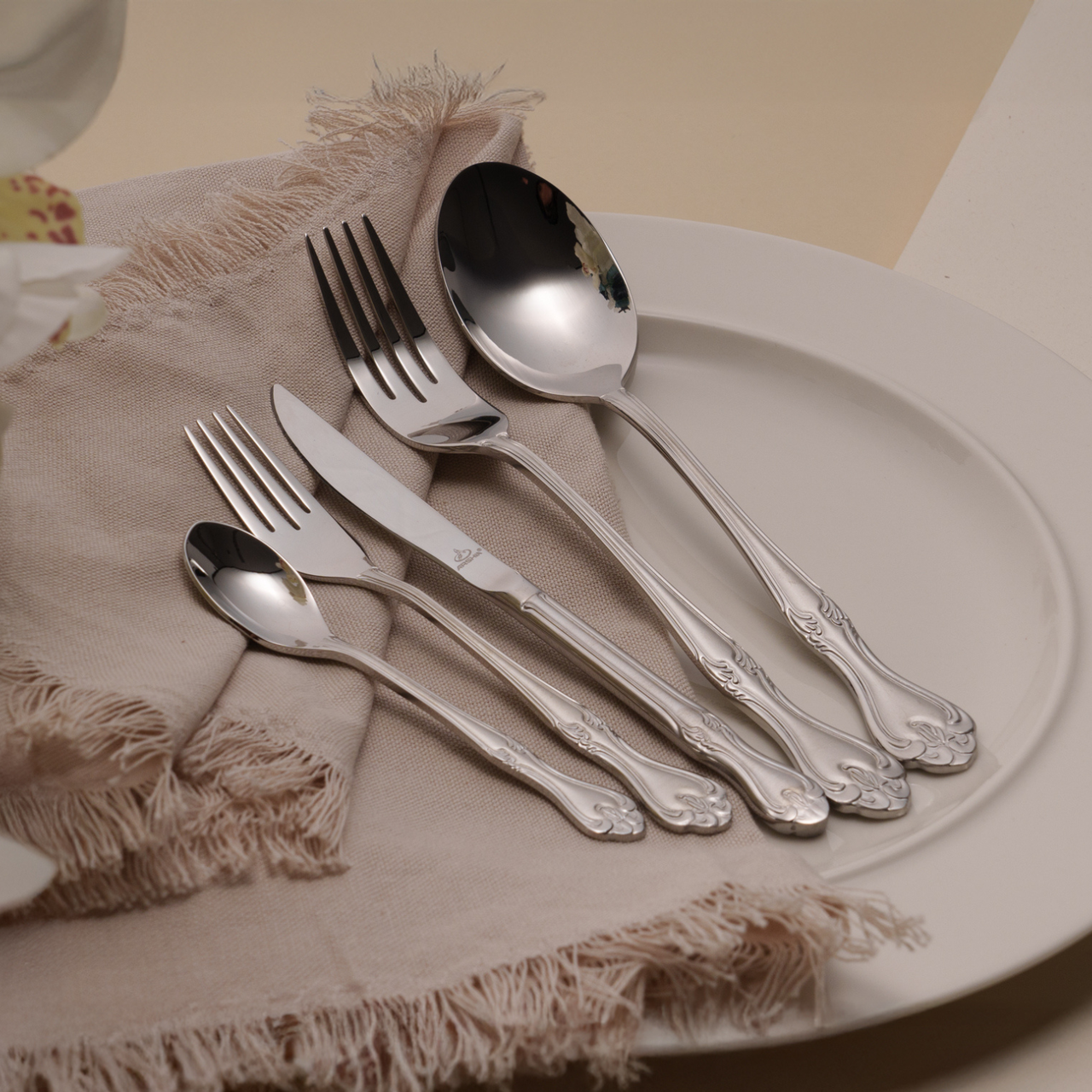 Arshia 26-piece  Silver Cutlery Set with  Stand