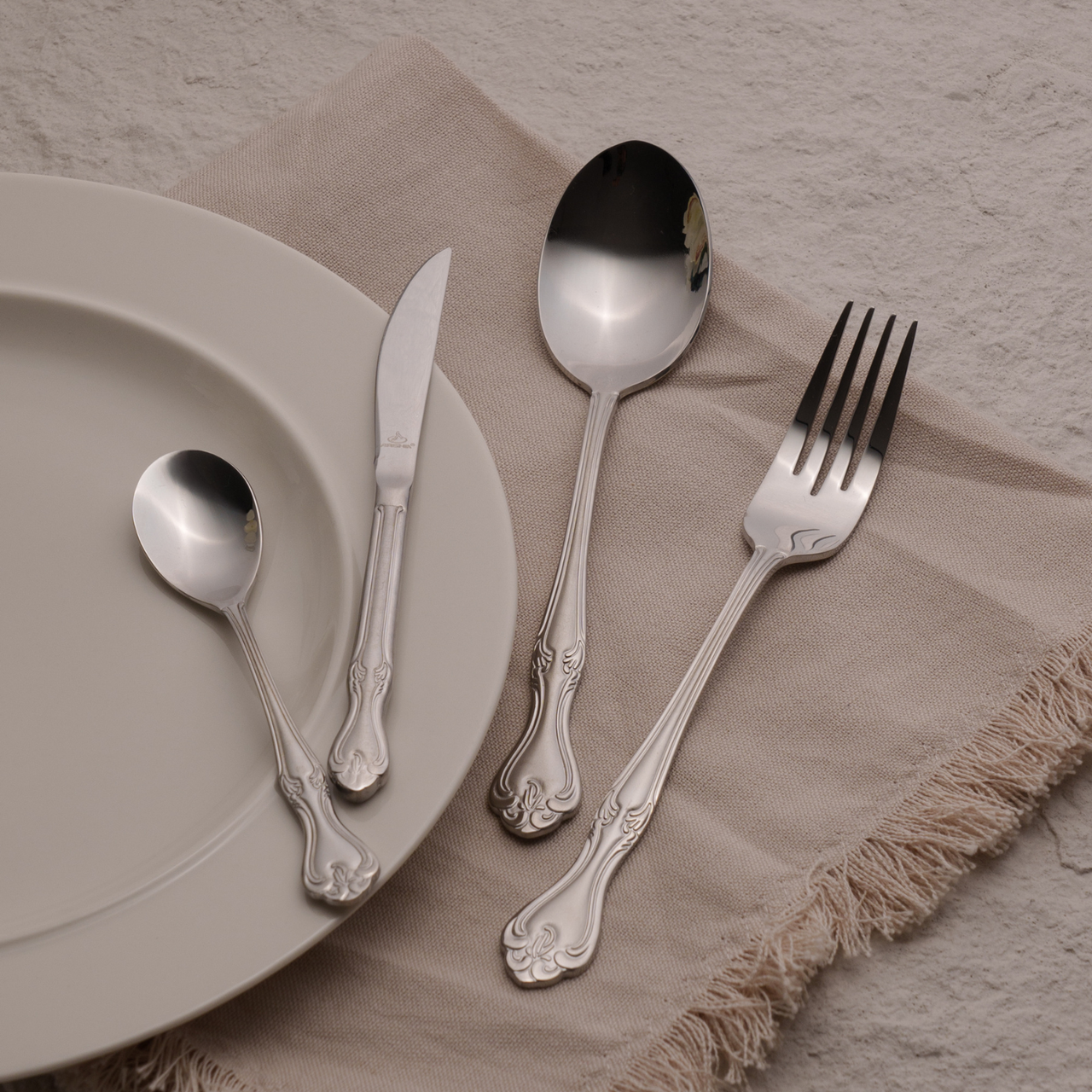 Arshia 86pcs Silver Cutlery Set with Wooden Box