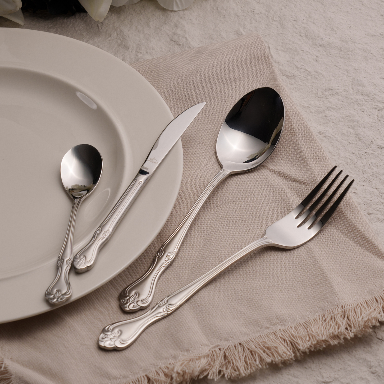 Arshia 86pcs Silver Cutlery Set with Wooden Box