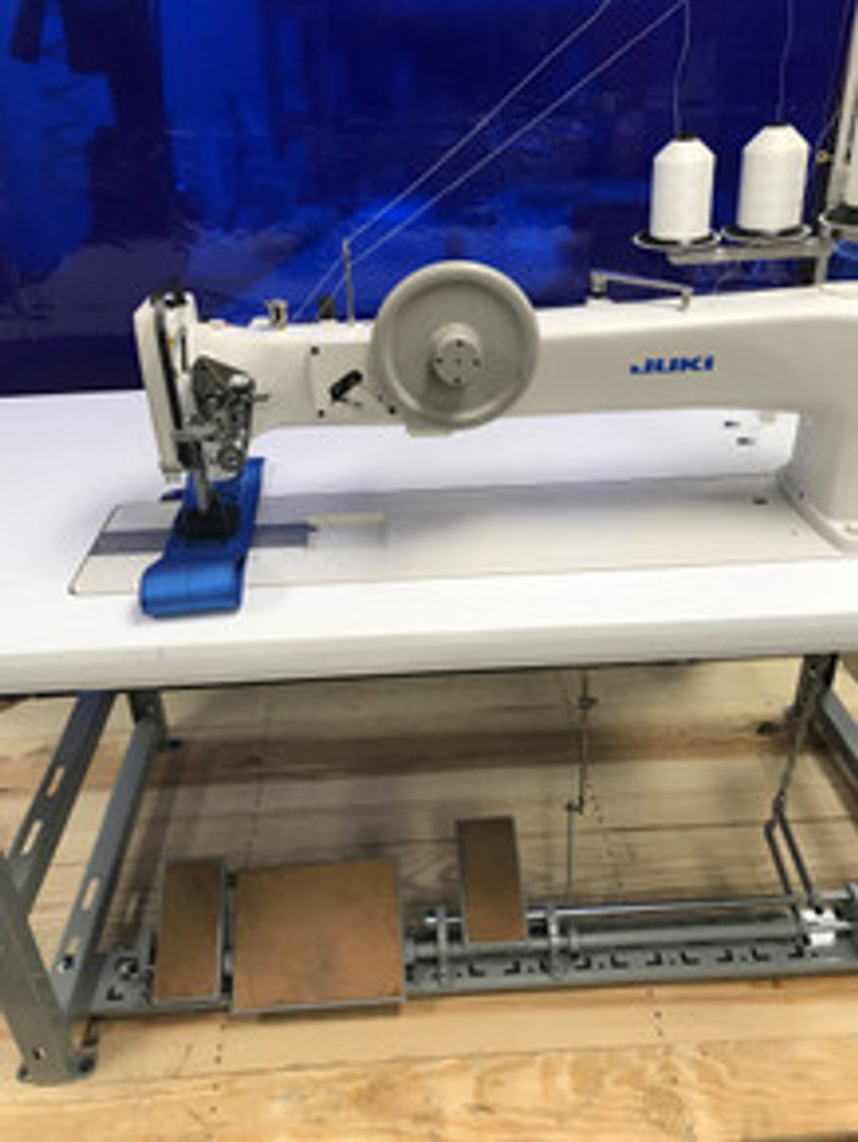 JUKI LU-1560N Double Needle Unison Feed Walking Foot Industrial Sewing  Machine with Table and Servo Motor