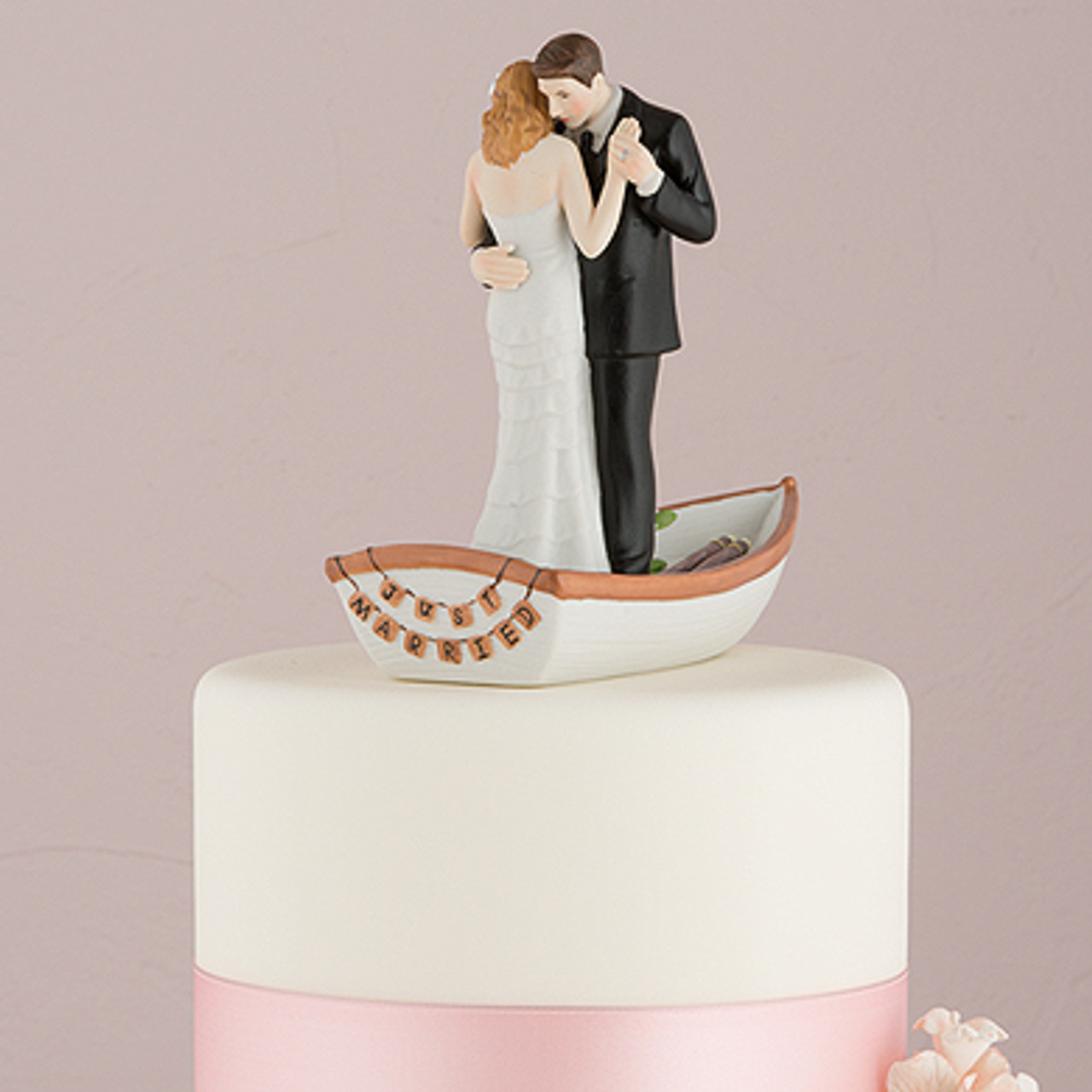 Wedding cake couple dessert outline Royalty Free Vector