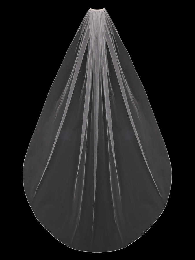 En Vogue Bridal Style V202CP - English tulle veil with surged edge - Chapel Cut