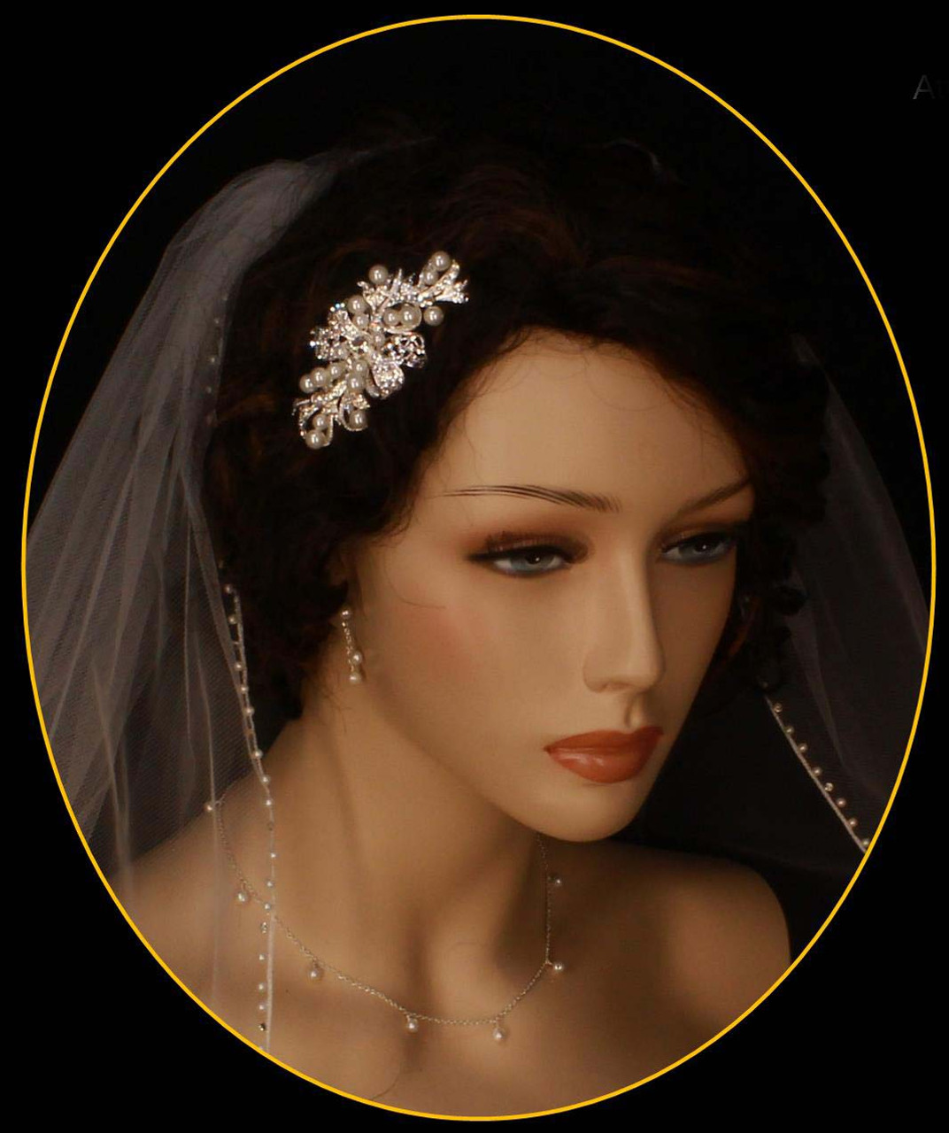 Noelle & Ava Attractive comb with rhinestone and pearls. Ivory