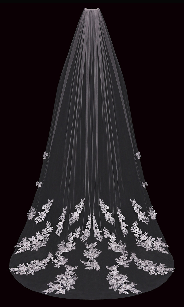 En Vogue Bridal Style V2198C - Cathedral Cut - 108 Inches