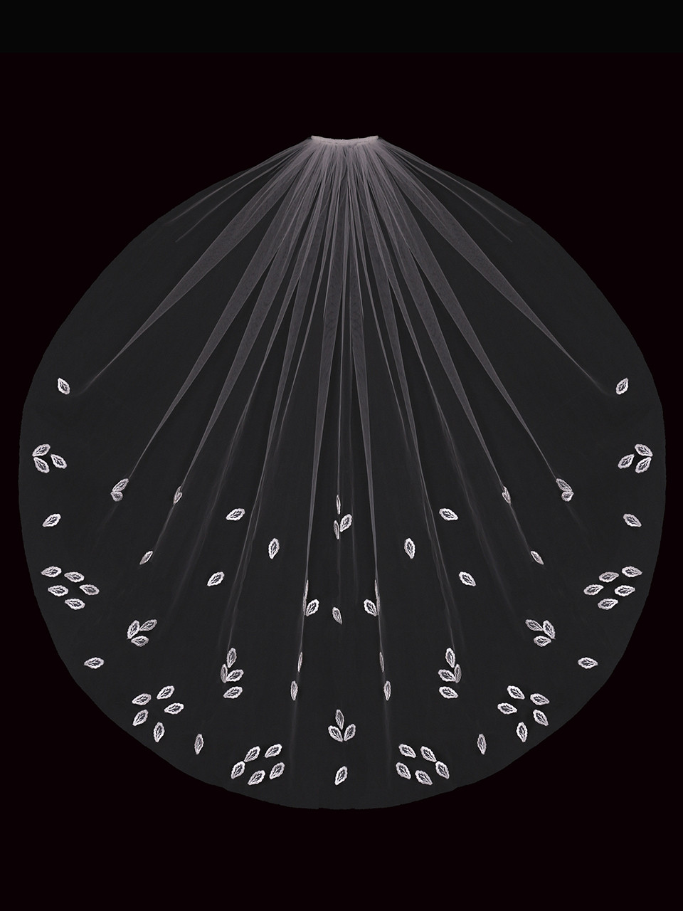 En Vogue Bridal Style V2193SF - English Tulle Fingertip Veil - Single Tier