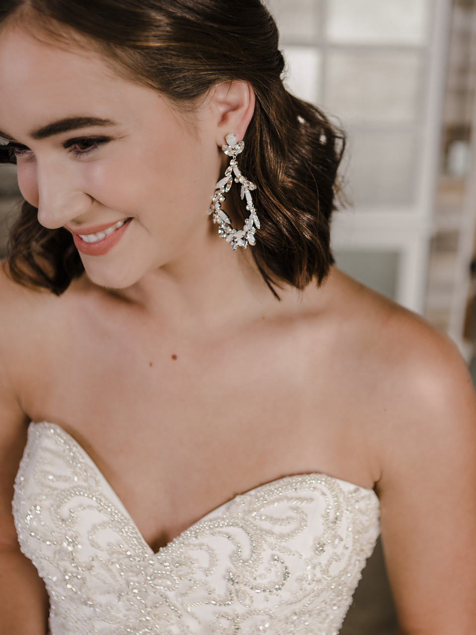 En Vogue Bridal Style E2163 - Rhodium plated rhinestone earrings