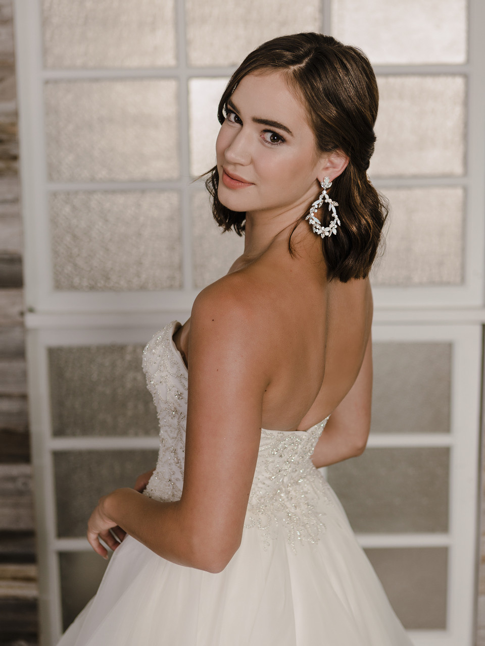 En Vogue Bridal Style E2163 - Rhodium plated rhinestone earrings