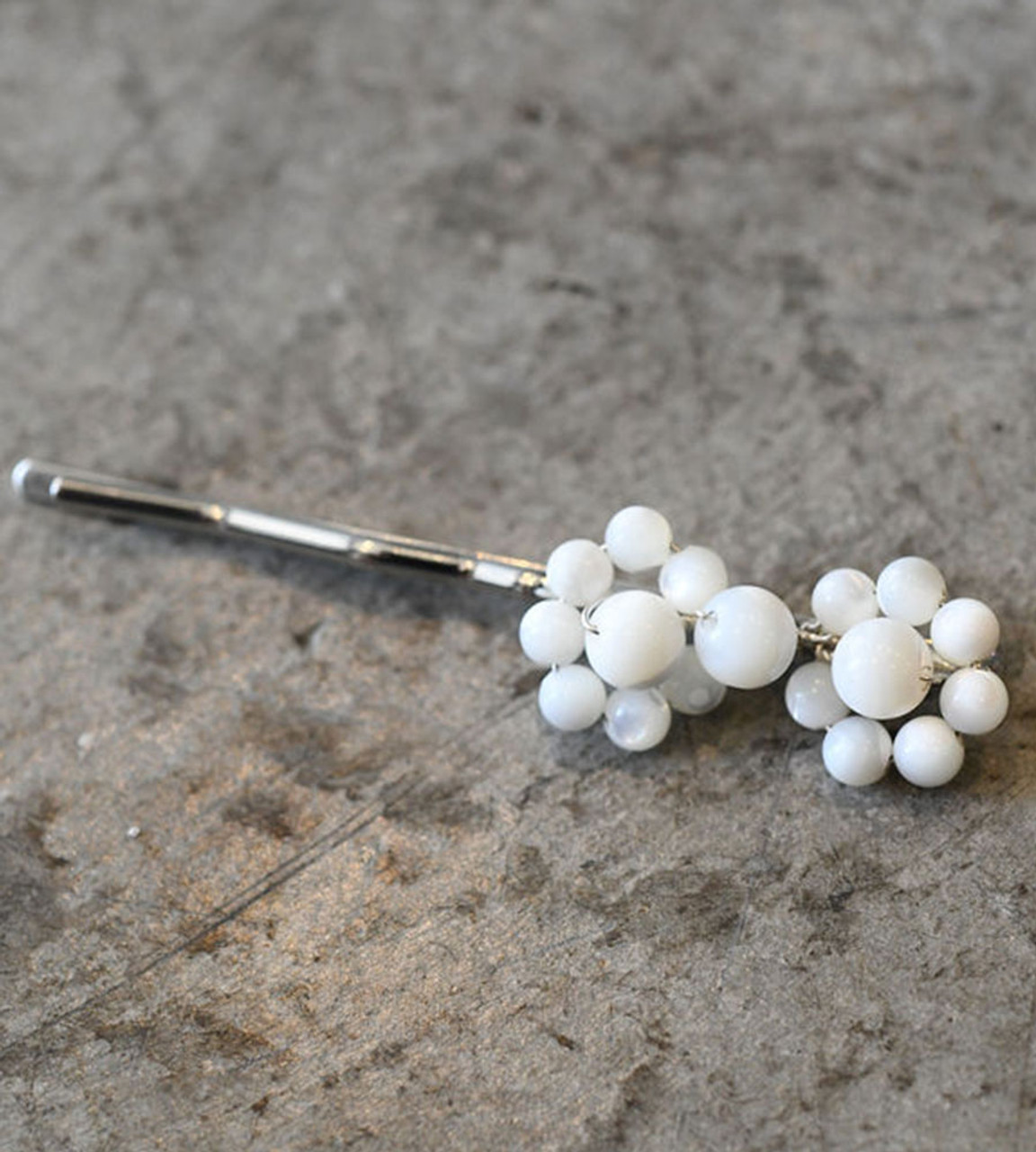 Erica Koesler A-5689 - 1 ¼” of two 4 & 6mm Mother Of Pearl shaped flowers on a hairpin