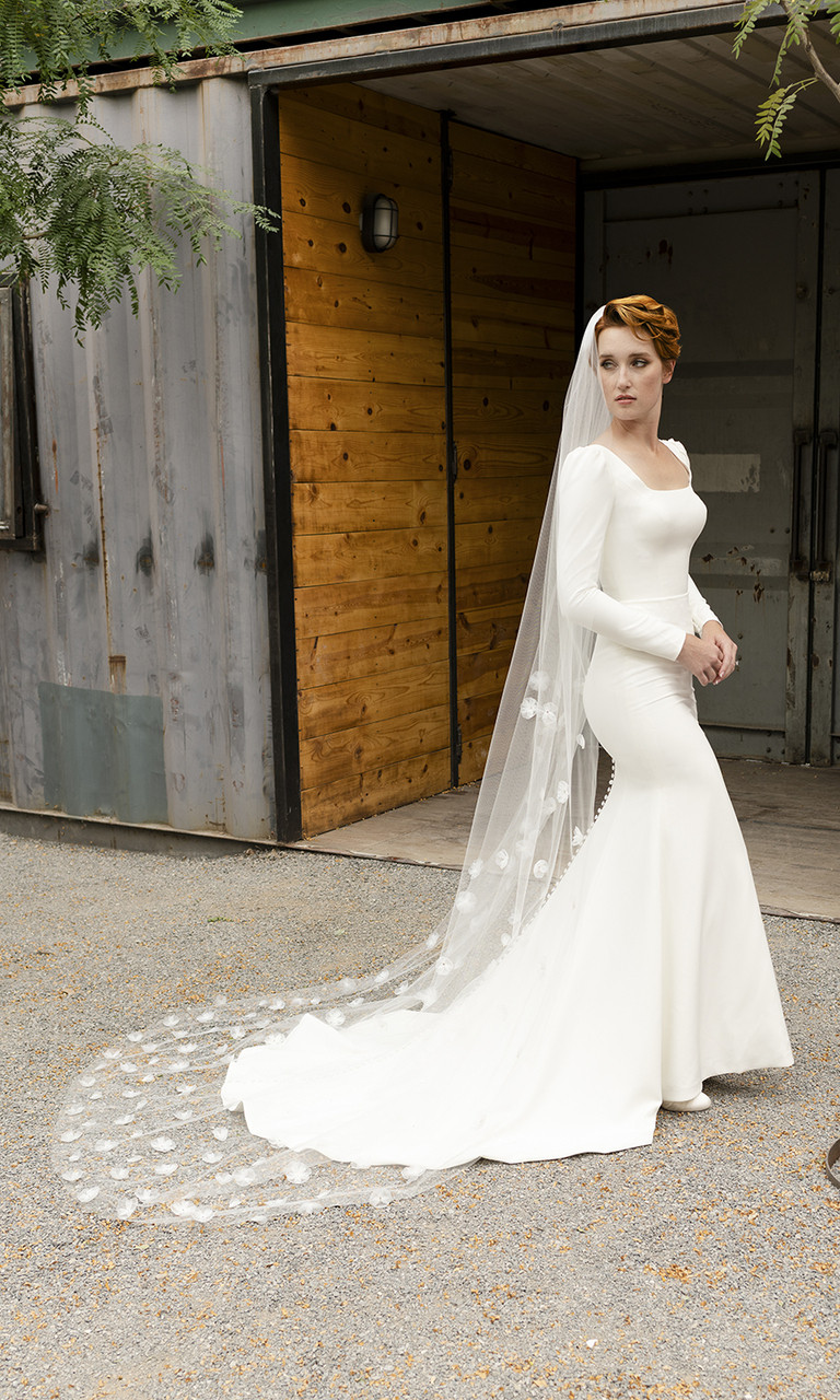 En Vogue Bridal Royal Cathedral Bridal Veil Style V2382RC- English