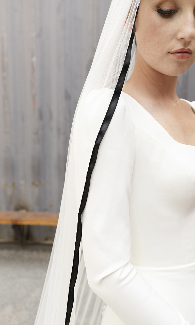 En Vogue Bridal Style V2291C - English Luxe (Soft) Tulle Veil With Ribbon Edge - 108 Inches