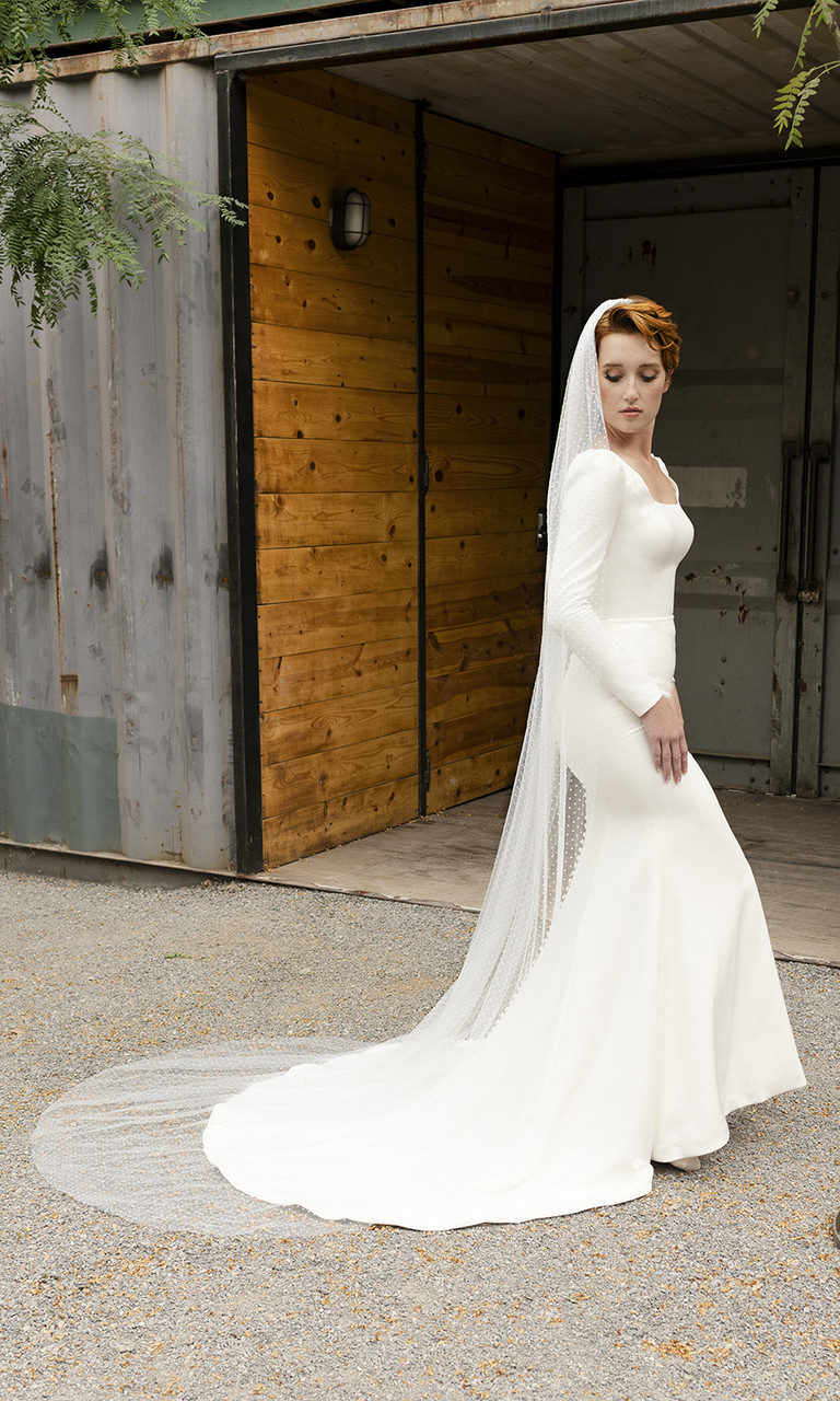 En Vogue Bridal Style V2296C - English Tulle Velvet Swiss Dot Veil With Raw  Edge - 108 Inches