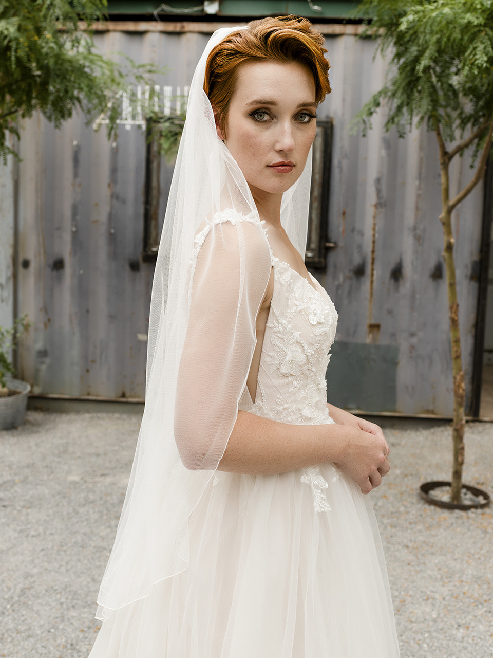 En Vogue Bridal Style V2292SF - English Luxe Tulle Veil With Serged Edge - 41 Inches