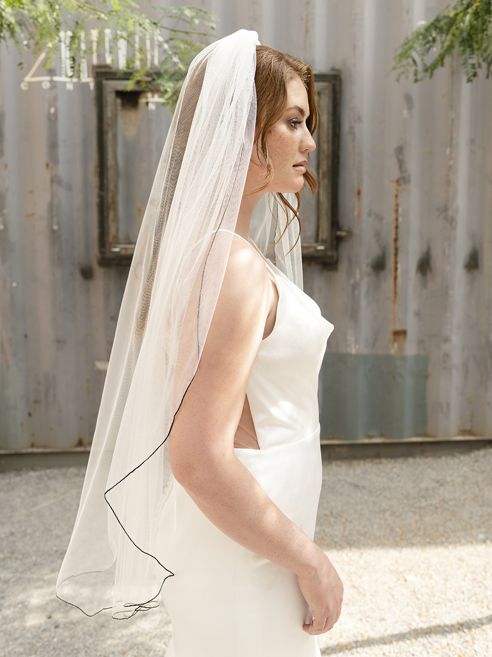 En Vogue Bridal Style V2292SF - English Luxe Tulle Veil With Serged Edge - 41 Inches