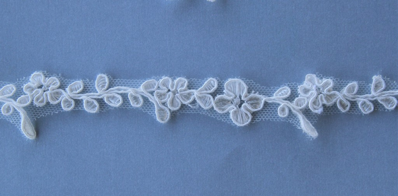 Illusions Bridal Veils Style Number: TD-901-6L - 90" #6 Lace (tapered, 1/2" lace)