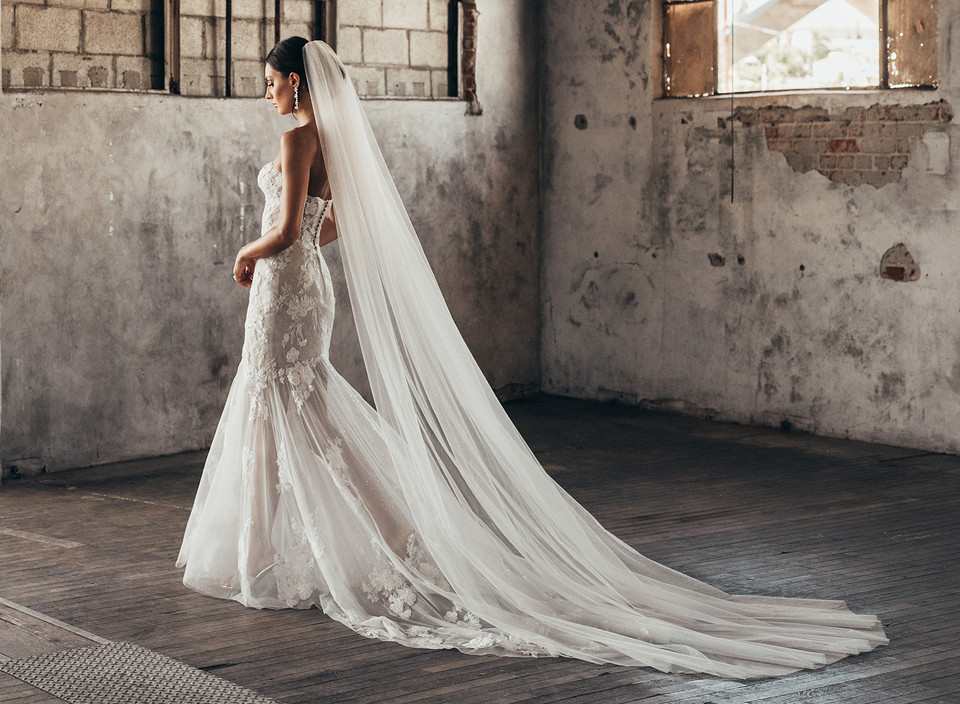 En Vogue Bridal Cathedral Style V2085C - Shimmer Tulle