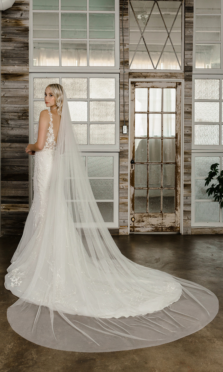 En Vogue Cathedral Bridal Veil V2103WRC - English Luxe (Extra Soft) tulle veil with raw edge - 144"L
