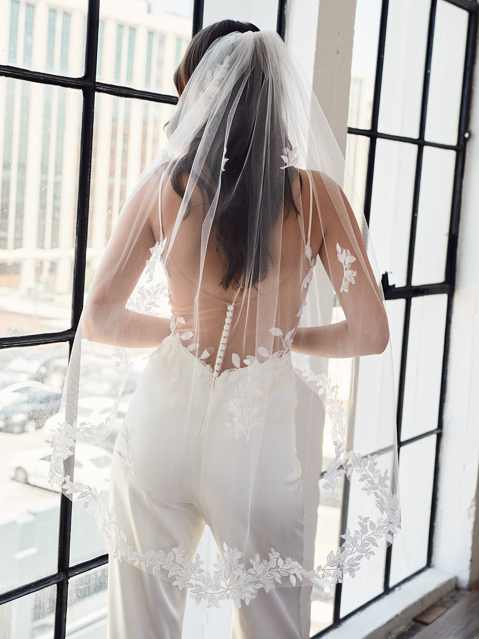 En Vogue Royal Cathedral Bridal Veil V2390RC - Leaf lace edging