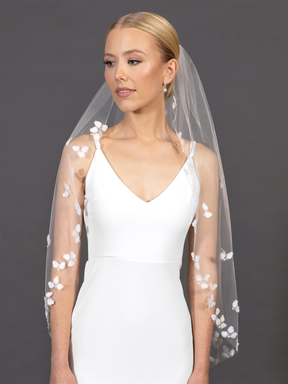 38" Fingertip Length Bridal Veil with Scattered Applique Petals
4707V-I-38