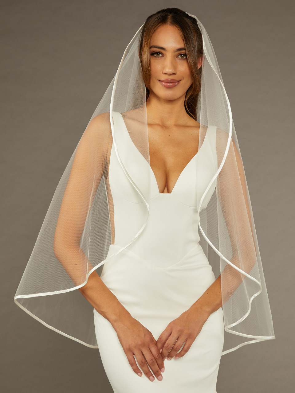 イチエ　　AD シルクヴェールファンデーション UV En Vogue Waterfall Bridal Veil | V2479SF-WF - English tulle veil