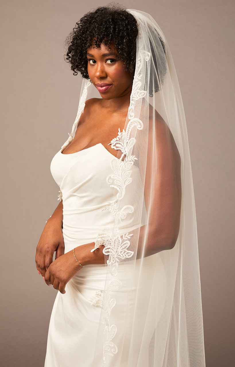 En Vogue Bridal Cathedral Style V2686WRC - Lace Edge - 132" Long