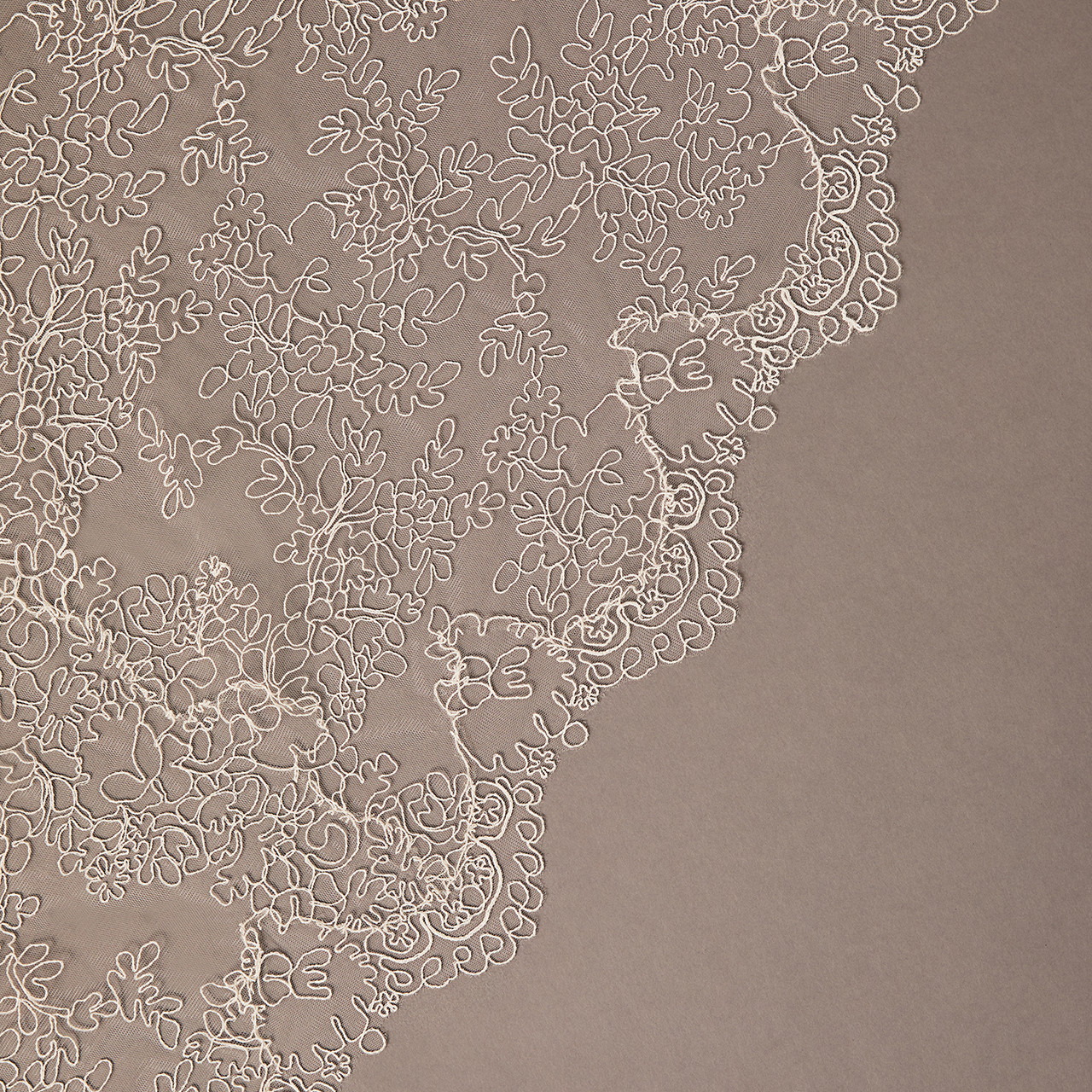 En Vogue Bridal Cathedral Style V2699RC - Scalloped Edge - 120" Long