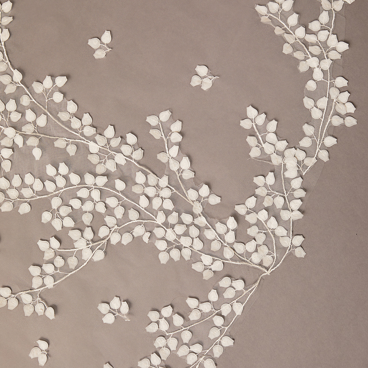 En Vogue Bridal Cathedral Style V2681WRC - Exaggerated Clover Cut - 120" Long