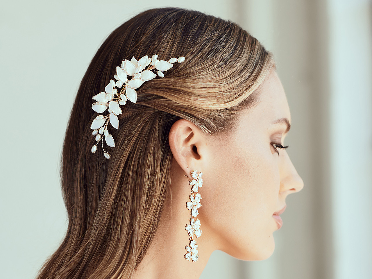 En Vogue HC2328 Fabric leaf design and pearl beads