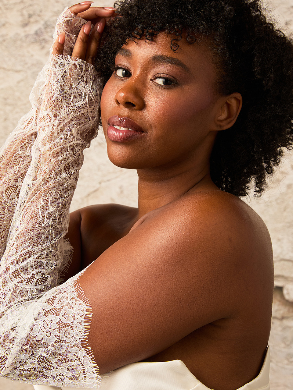 En Vogue Bridal Gloves GL2602 - Chantilly lace fingerless gloves 