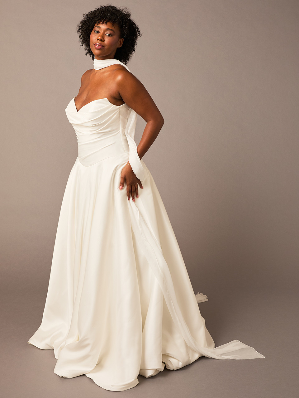 En Vogue Bridal SC2605 - Crinkle chiffon neck scarf with finished edge