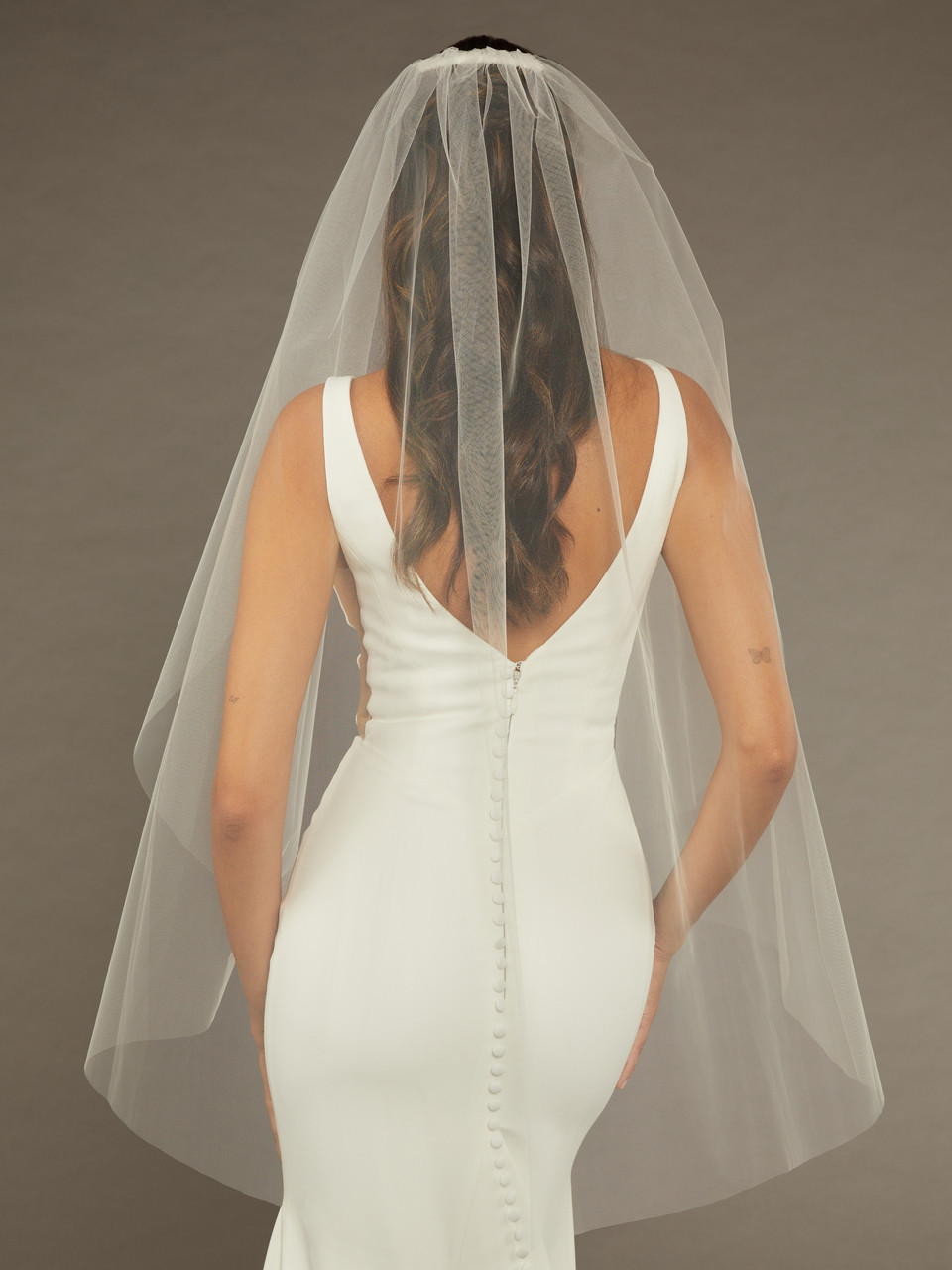 En Vogue Fingertip Waterfall Bridal Veil | V03SF-WF