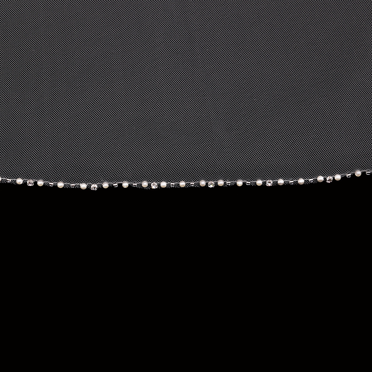 En Vogue V2190F Pearl Two Layer Circle Cut Fingertip Bridal Veil 