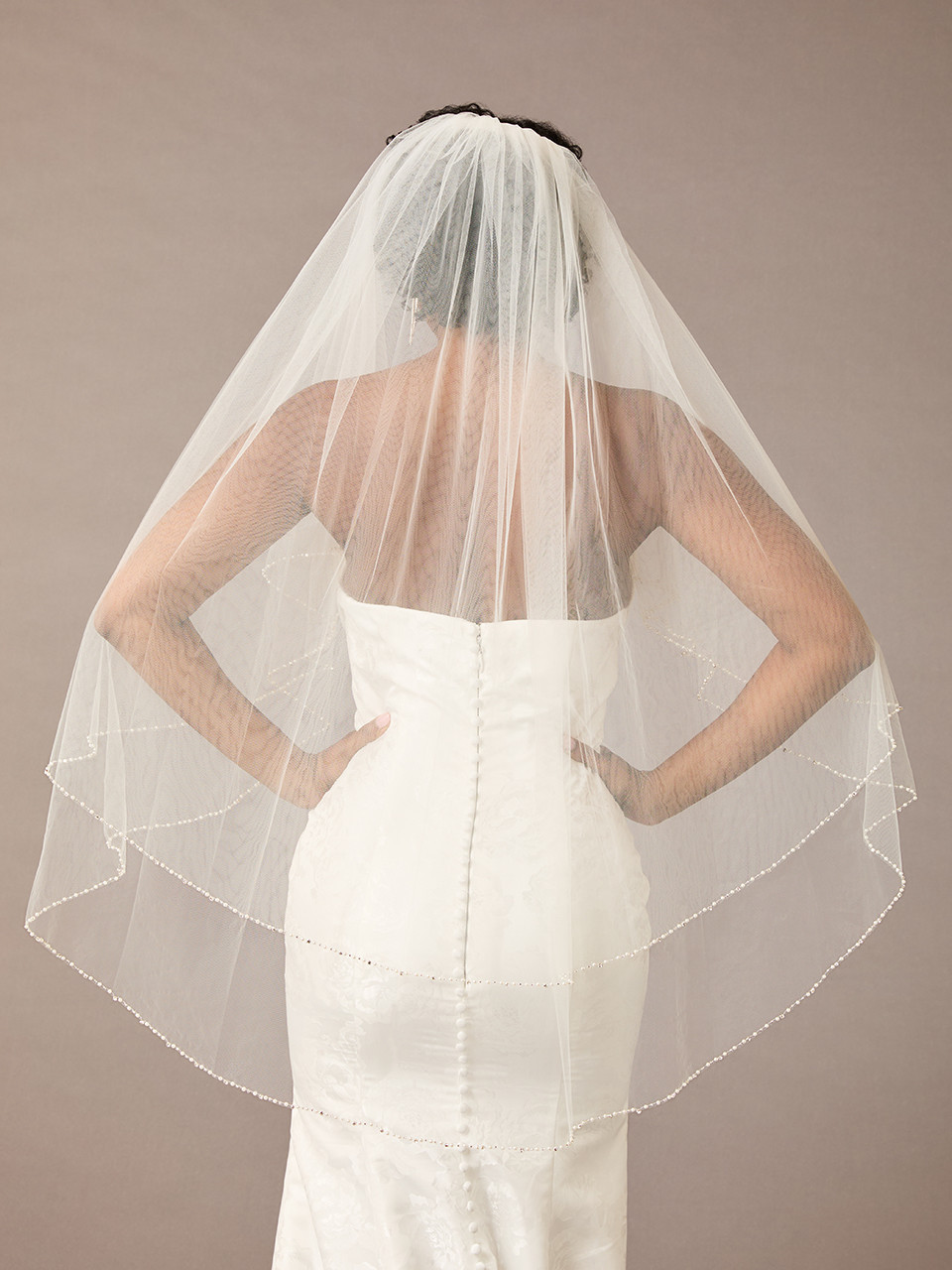 En Vogue V2190F Pearl Two Layer Circle Cut Fingertip Bridal Veil 