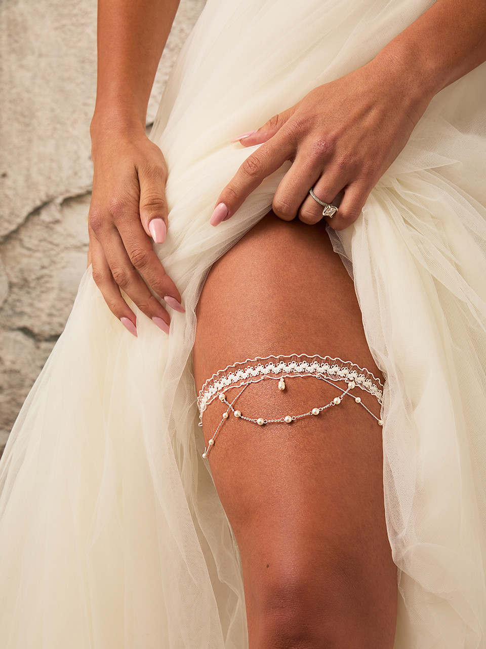 En Vogue Bridal Garter GR2639 - Cultured and Pearl Bead and Chain Design