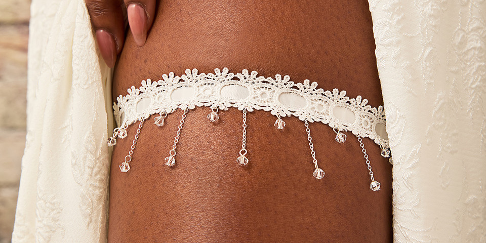 En Vogue Bridal Garter GR2640 - Clear Crystal and Chain Design
