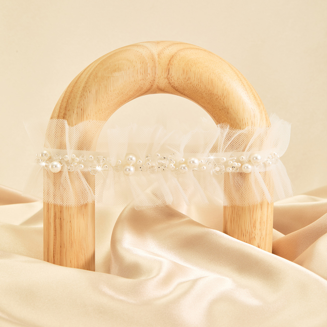 En Vogue Bridal Garter GR2642 -  Pearl Beads and Clear Crystals