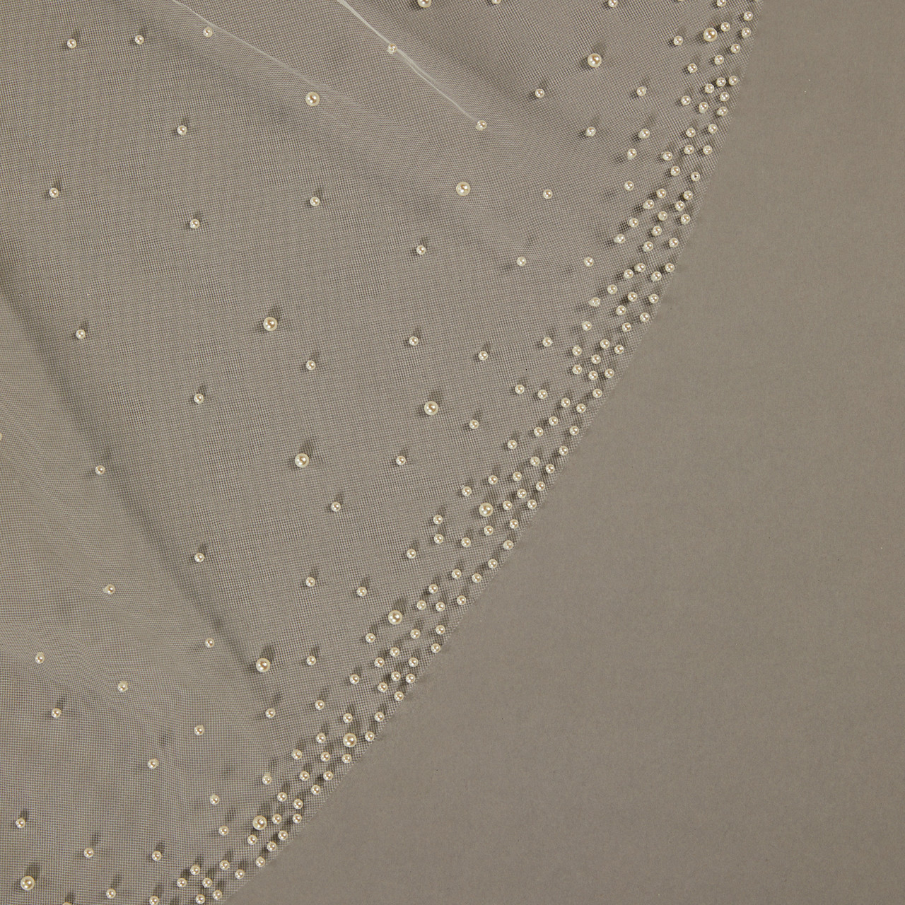 En Vogue Bridal Veil V2487SF - Dense Pearls Bead at Edge, Tapering Off 12" from Edge