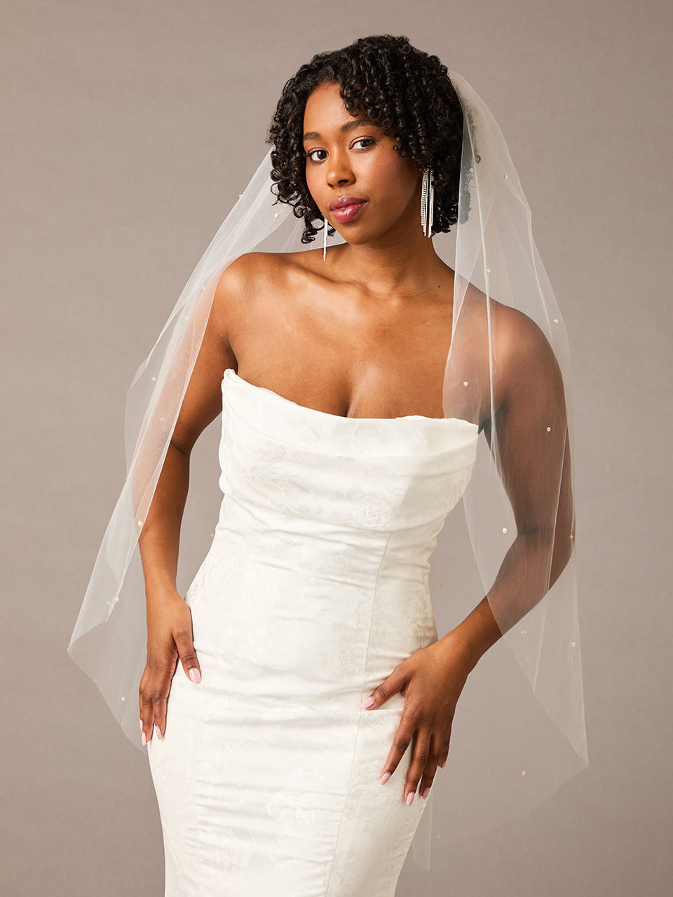 En Vogue Bridal Veil V2585SF - Scattered Crystals, Cultured Pearls and Unfinished Edge