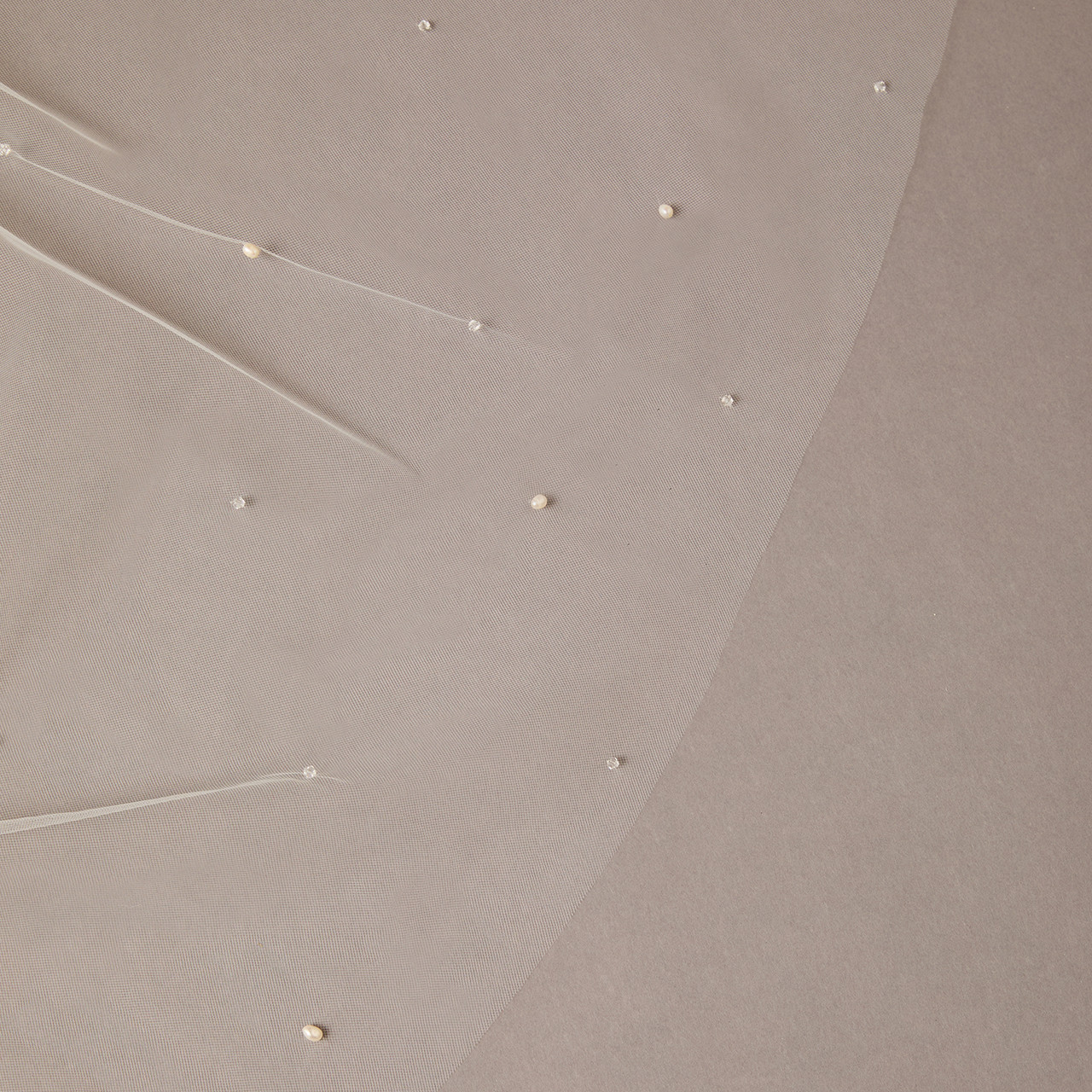 En Vogue Bridal Veil V2585SF - Scattered Crystals, Cultured Pearls and Unfinished Edge