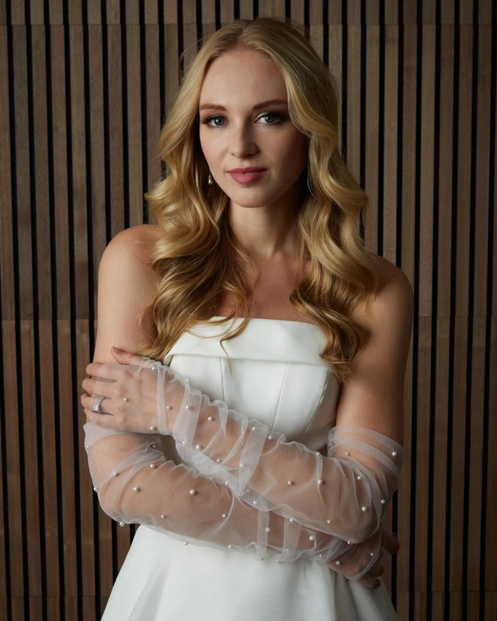 Marionat Bridal G210 - Fingerless tulle gloves with scattered pearls