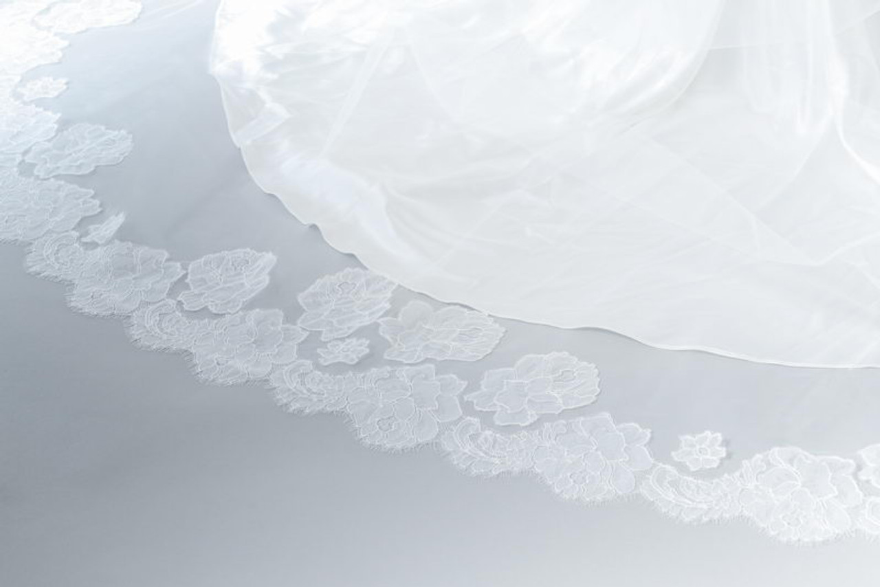 Erica Koesler Wedding Veil 834-108 - Lace Appliques w/ Cut Edge